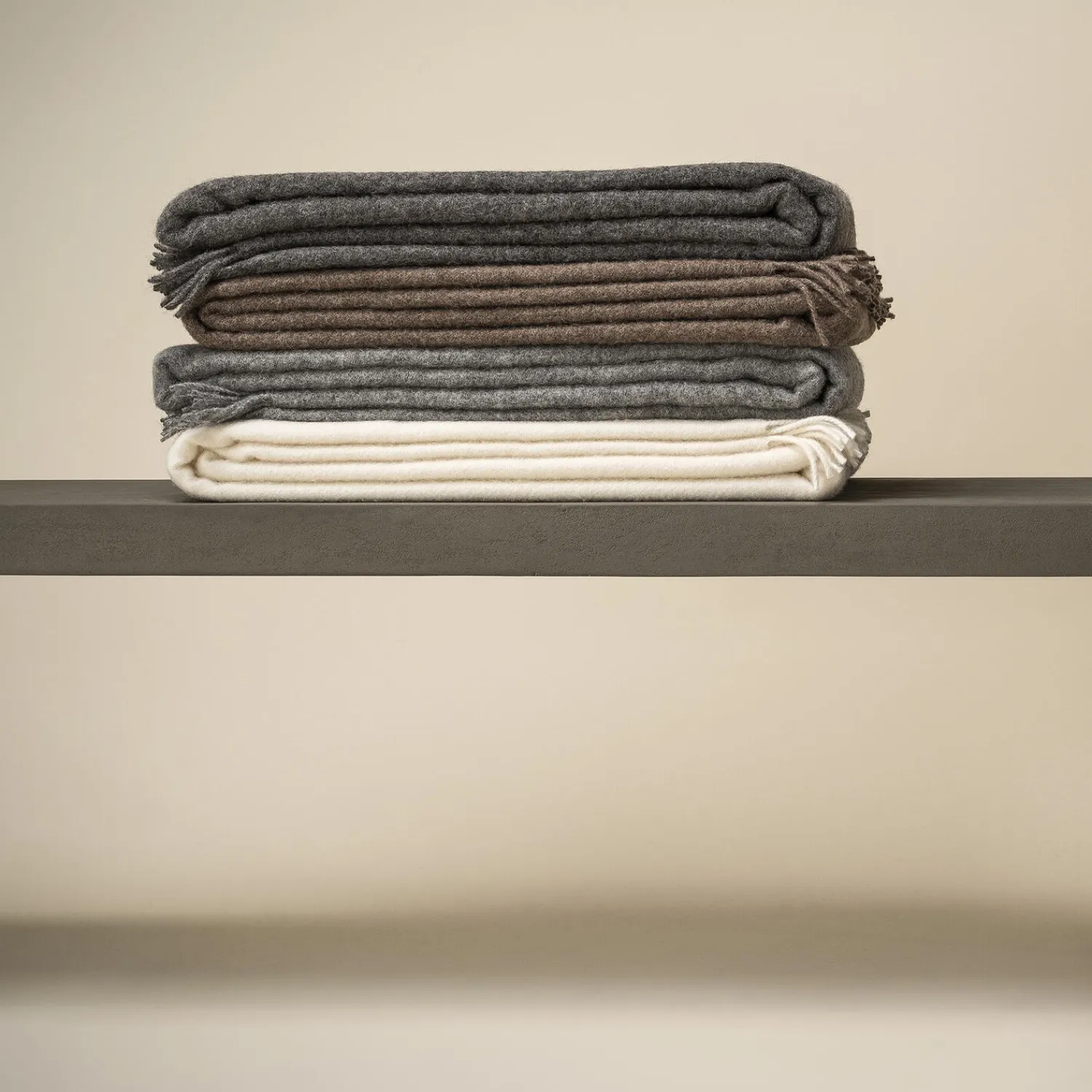 Outlet Silkeborg Uldspinderi Samsø plaid, 00116 dark nordic grey